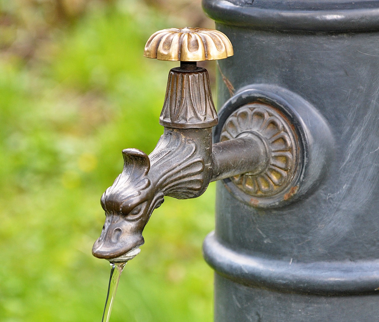 How to Use Gadgets to Track Your Water Intake